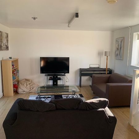 1 Bedroom Annex, Private Bathroom, Peaceful Area Claypits Luaran gambar